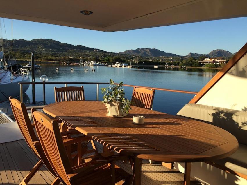 Botel Boats & Breakfast Porto Antico Fifty Genova